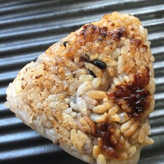 ごま油で焼きおにぎり